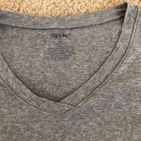 Gray v-neck basic long sleeve tee - Picture 3 of 3